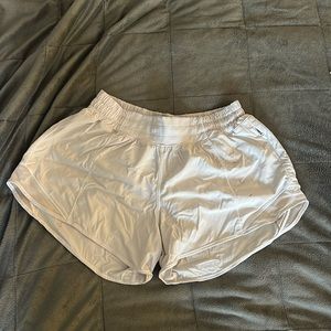 Lulu White 4” shorts